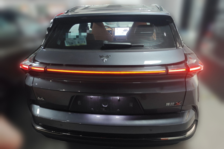 哪吒汽车 哪吒X 2023 汽车图片 #6