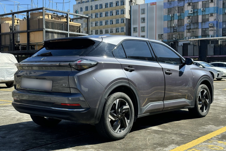 哪吒汽车 哪吒X 2024 汽车图片 #6