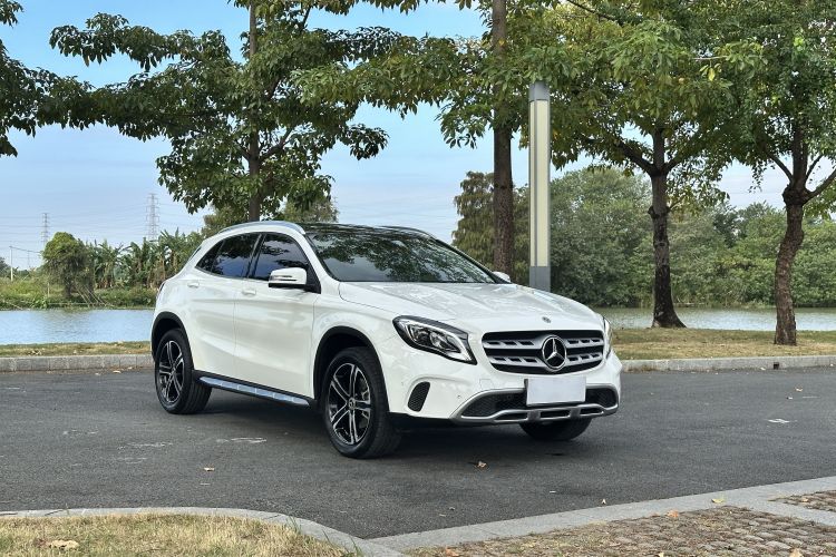 Mercedes-Benz GLA Class 2018 car image #6