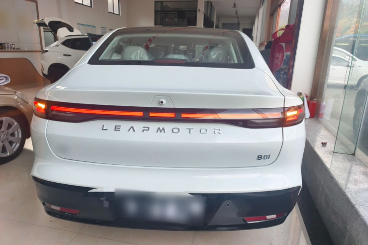 零跑汽车 零跑B01 2025 汽车图片 #6