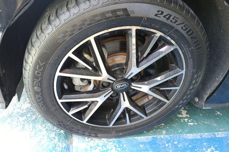 BYD e9 2021 #6 BYD e9 2021 immagine di auto #6