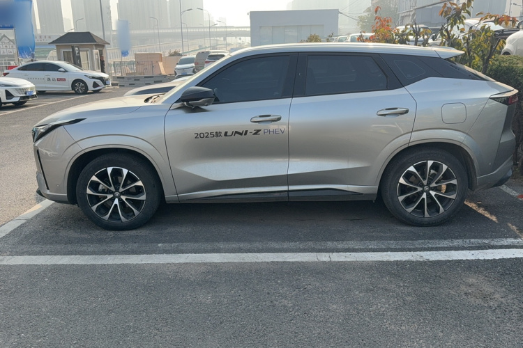 Changan UNI-Z PHEV 2024 #6 Changan UNI-Z PHEV 2024 صورة سيارة #6