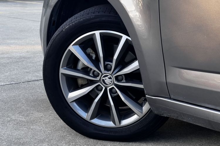 Skoda Octavia 2019 car image #6