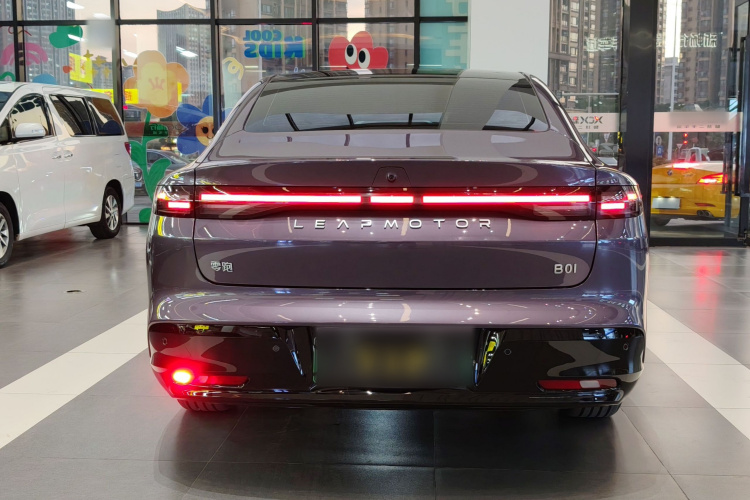 零跑汽车 零跑B01 2025 汽车图片 #6