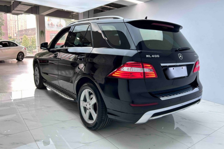 Mercedes-Benz M Class 2015 car image #6