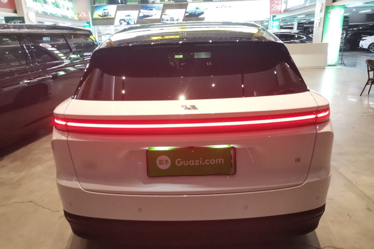 Li i6 2025 image de voiture #6