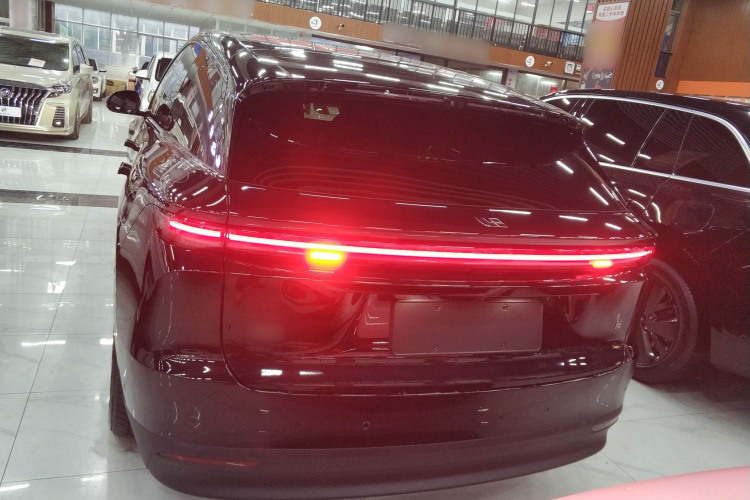 Li i6 2025 immagine di auto #6