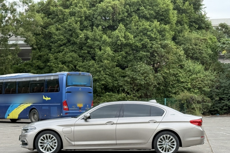 BMW 5 Series New Energy 2019 image de voiture #6