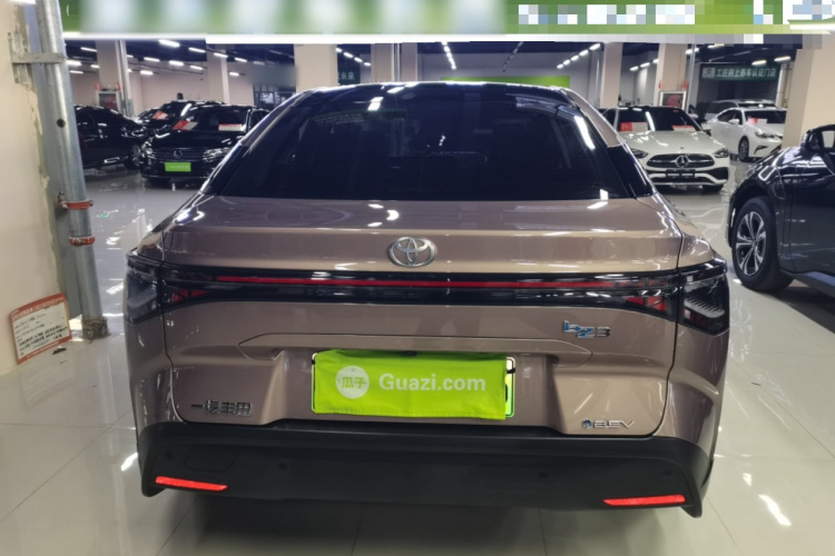 Toyota bZ3 2023 immagine di auto #6