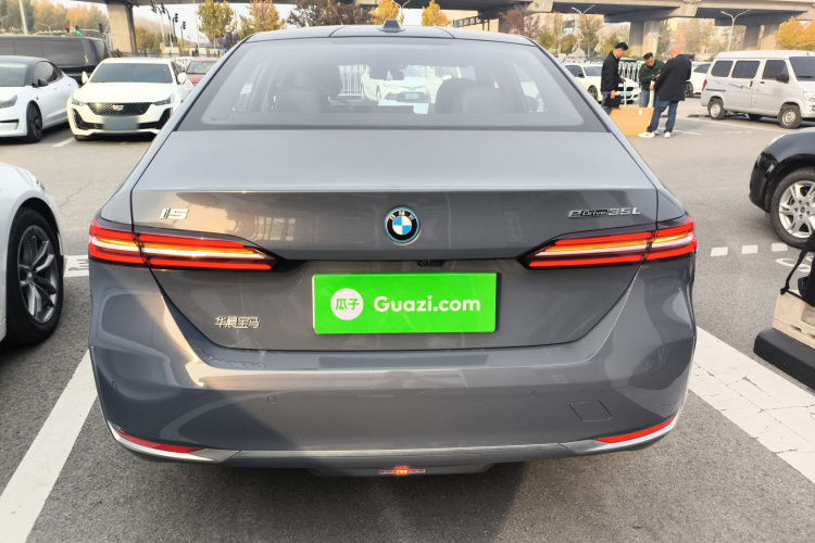 BMW i5 2025 car image #6