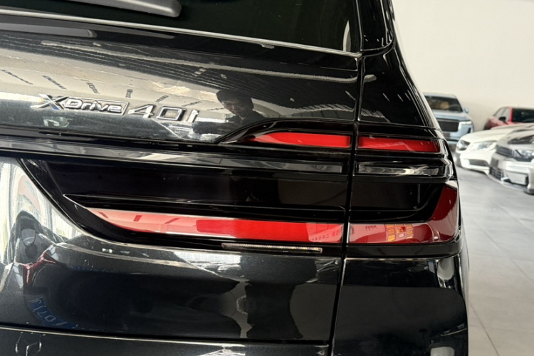 BMW X7 2024 car image #6