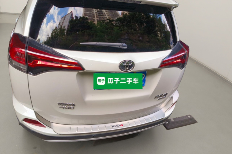 Toyota RAV4 2016 car image #6