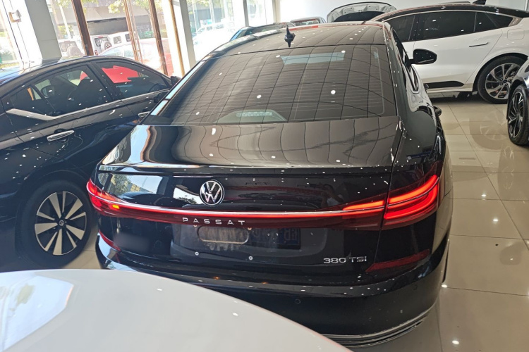 Volkswagen Passat 2024 car image #6