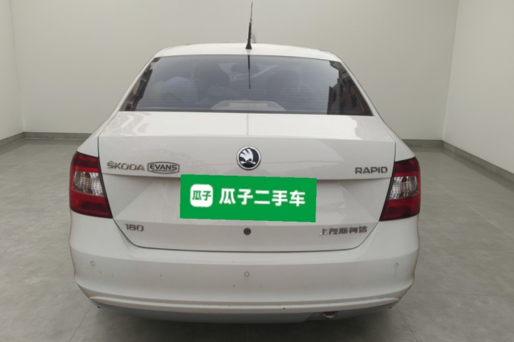 Skoda Rapid 2016 imagen de coche #6