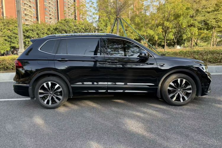 Volkswagen Tiguan L 2022 imagen de coche #6
