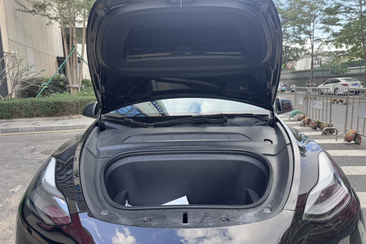 Tesla Model Y 2022 #6 Tesla Model Y 2022 car image #6