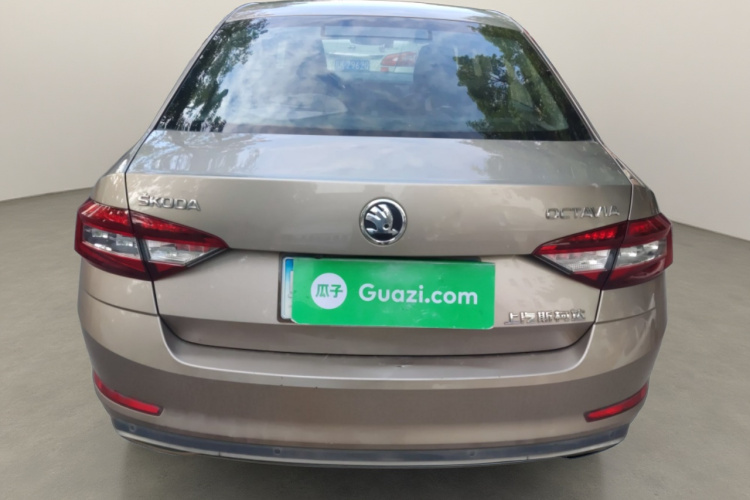 Skoda Octavia 2017 car image #6