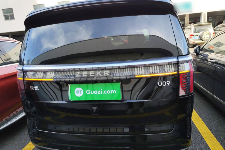 Zeekr 009 2023 car image #6