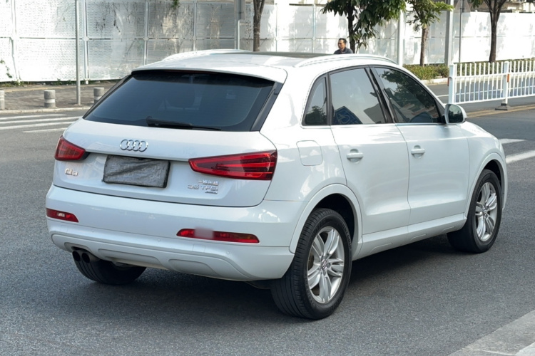 Audi Q3 2015 car image #6