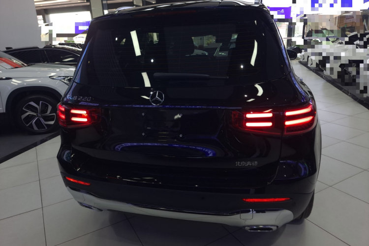 Mercedes-Benz GLB Class 2025 car image #6