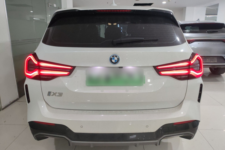 BMW iX3 2023 immagine di auto #6