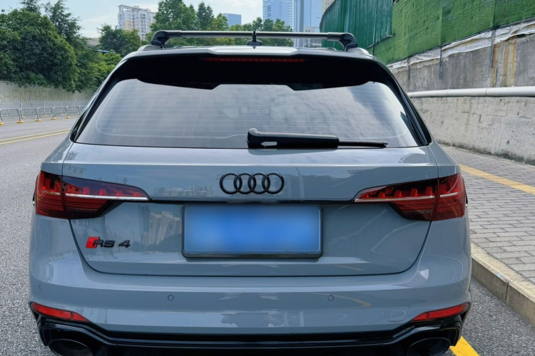 Audi RS 4 2022 car image #6