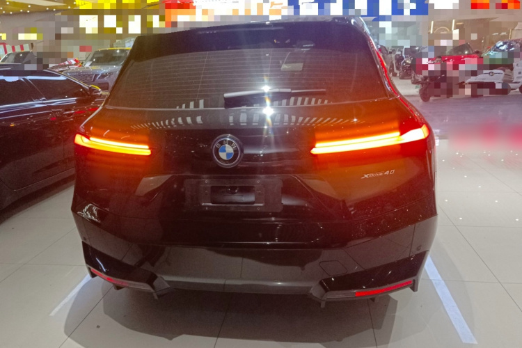 BMW iX 2024 immagine di auto #6