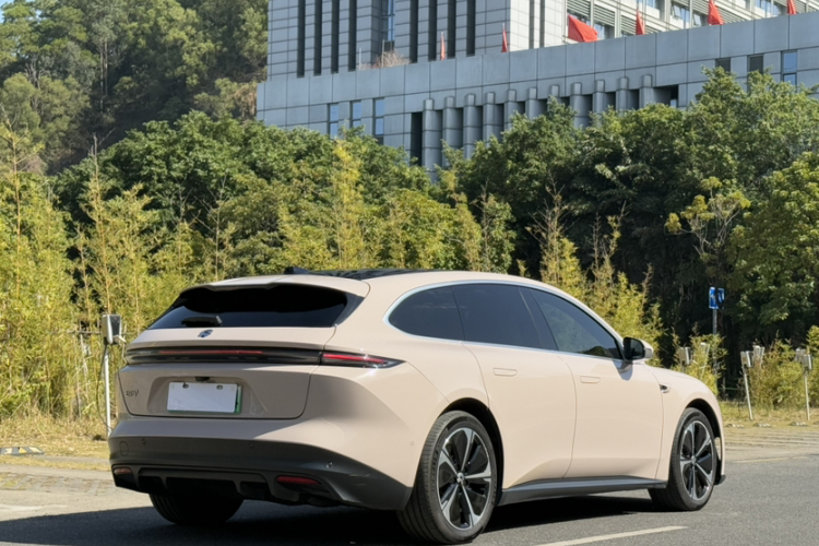 NIO ET5 2023 car image #6