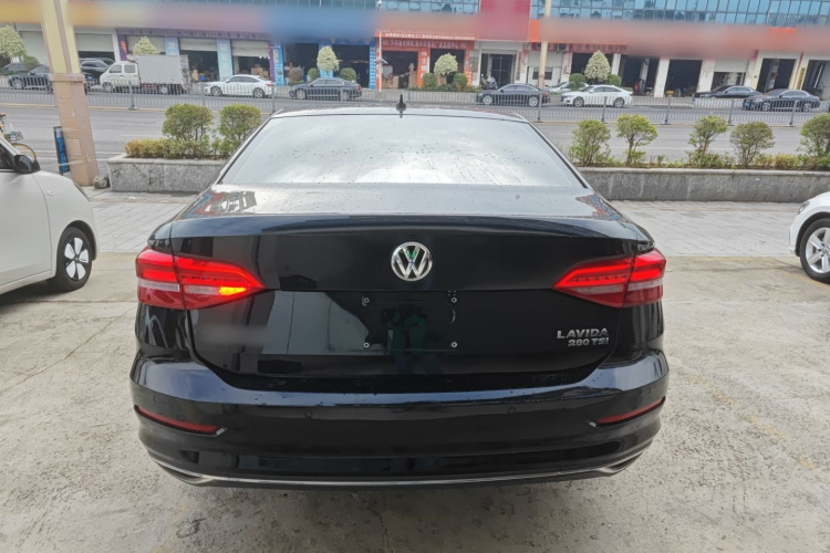 Volkswagen Lavida 2018 car image #6