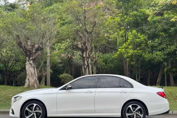 Mercedes-Benz E Class 2018 immagine di auto #6