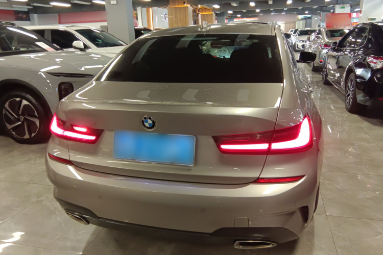 BMW 3 Series 2021 car image #6