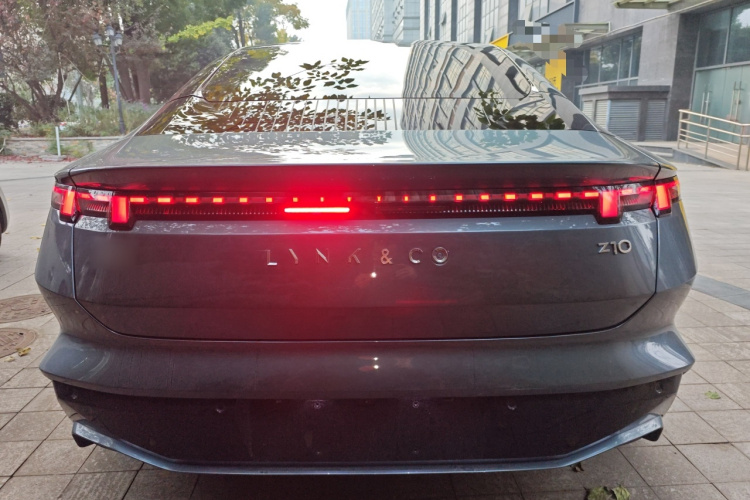 Lynk & Co 2024 car image #6