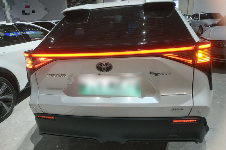 Toyota bZ4X 2022 immagine di auto #6