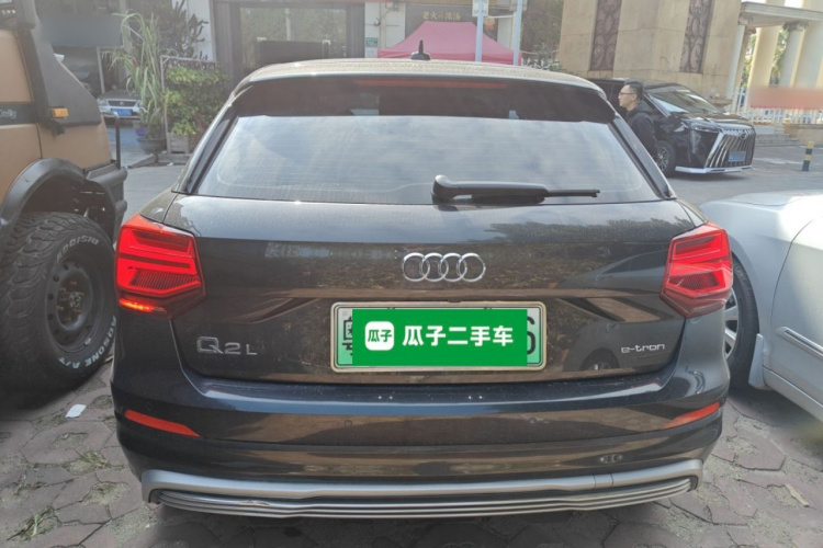 Q2L e-tron 2020 car image #6