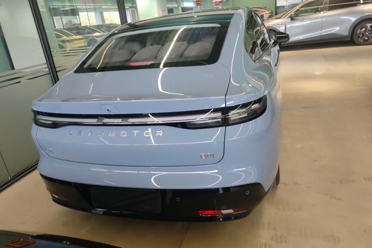 零跑汽车 零跑B01 2025 汽车图片 #6