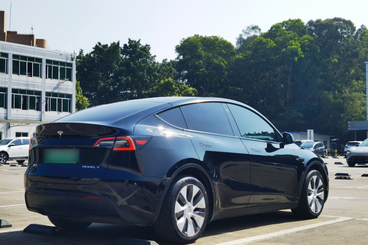 Tesla Model Y 2022 #6 Tesla Model Y 2022 car image #6