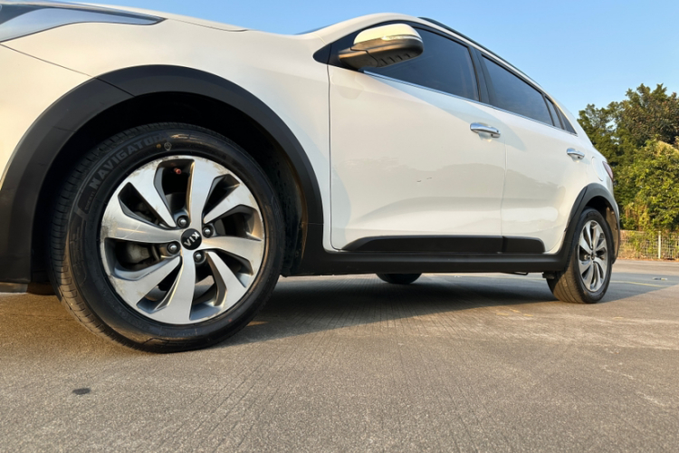 Kia Rio Cross 2018 car image #6