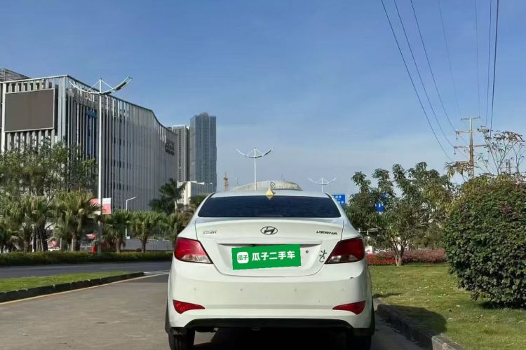 Hyundai Reina 2017 #6 Hyundai Reina 2017 car image #6