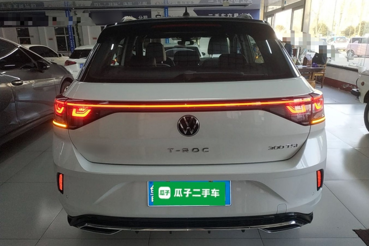 Volkswagen T-Roc 2023 car image #6