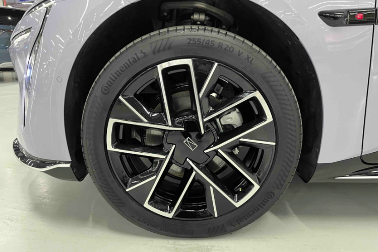 阿维塔 阿维塔06 2025 汽车图片 #6