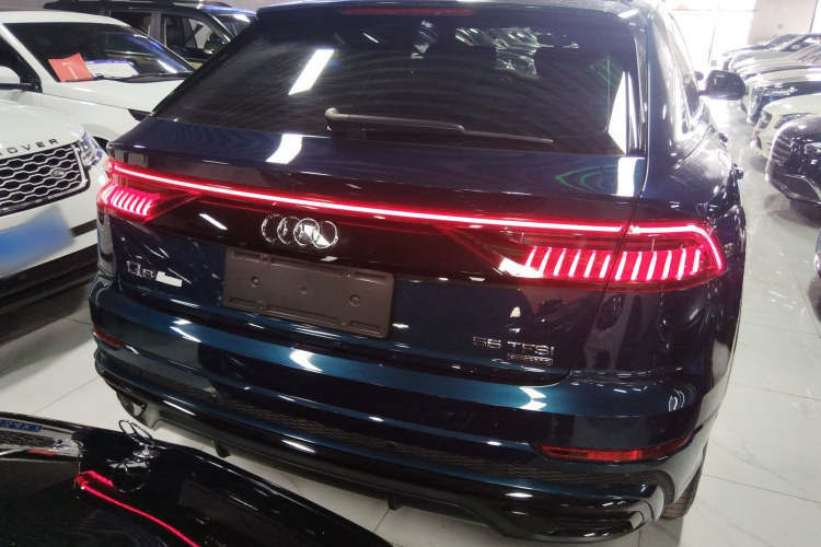 Audi Q8 2021 car image #6