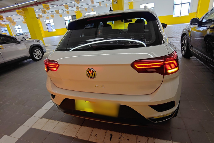 Volkswagen T-Roc 2020 car image #6