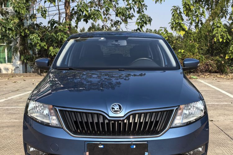 Skoda Rapid Spaceback 2018 car image #6