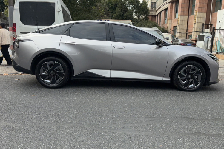 Toyota bZ3 2023 immagine di auto #6