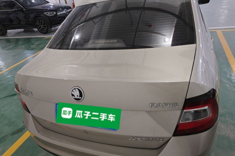 Skoda Rapid 2017 car image #6