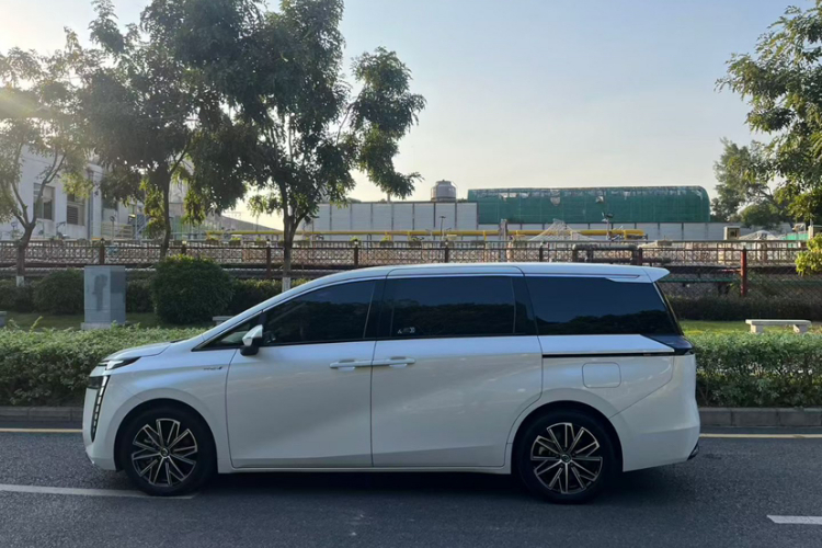 GAC Trumpchi E8 New Energy 2023 car image #6