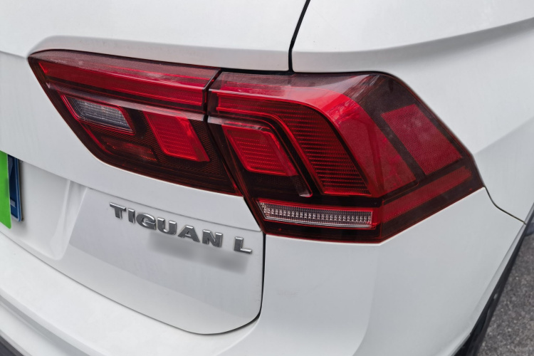 Volkswagen Tiguan L 2017 car image #6