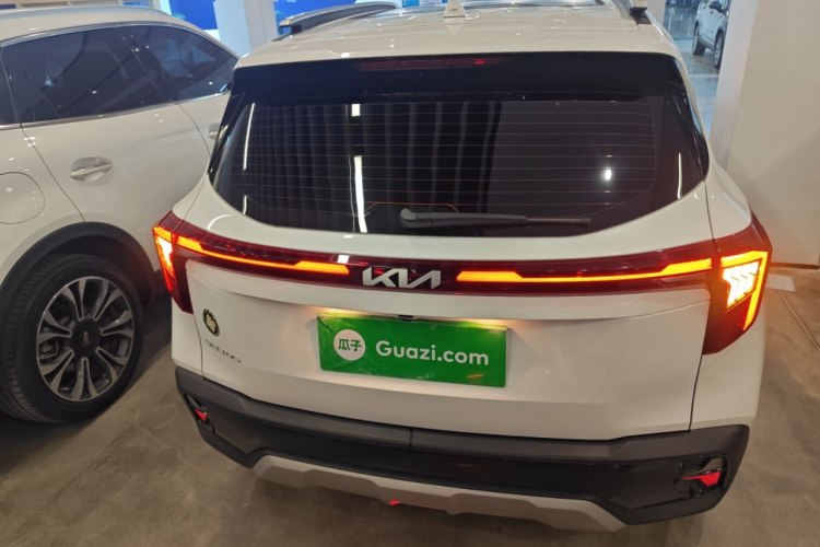 Kia Seltos 2025 car image #6