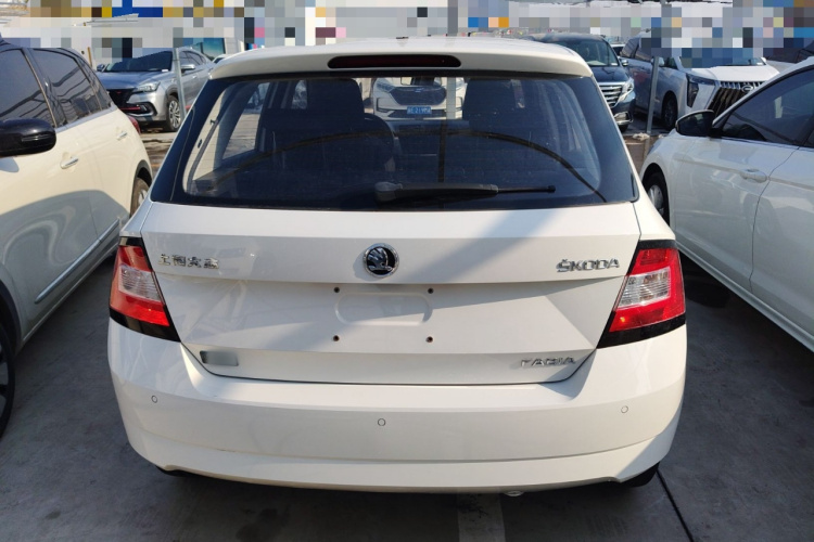 Skoda Fabia 2016 car image #6