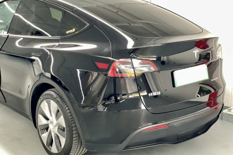 Tesla Model Y 2023 car image #6